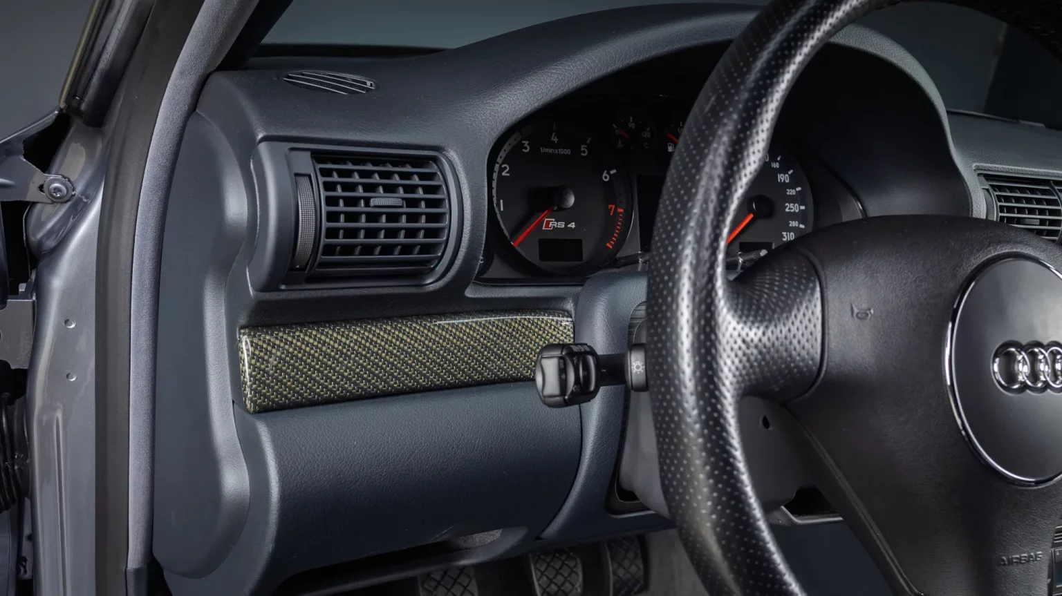 2001-Audi-RS4-Avant-BaT-25-1536x863.webp