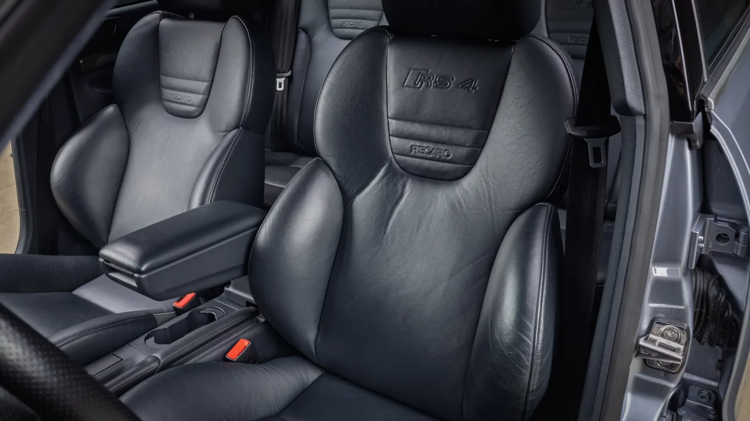 2001-Audi-RS4-Avant-BaT-27-1536x863.webp