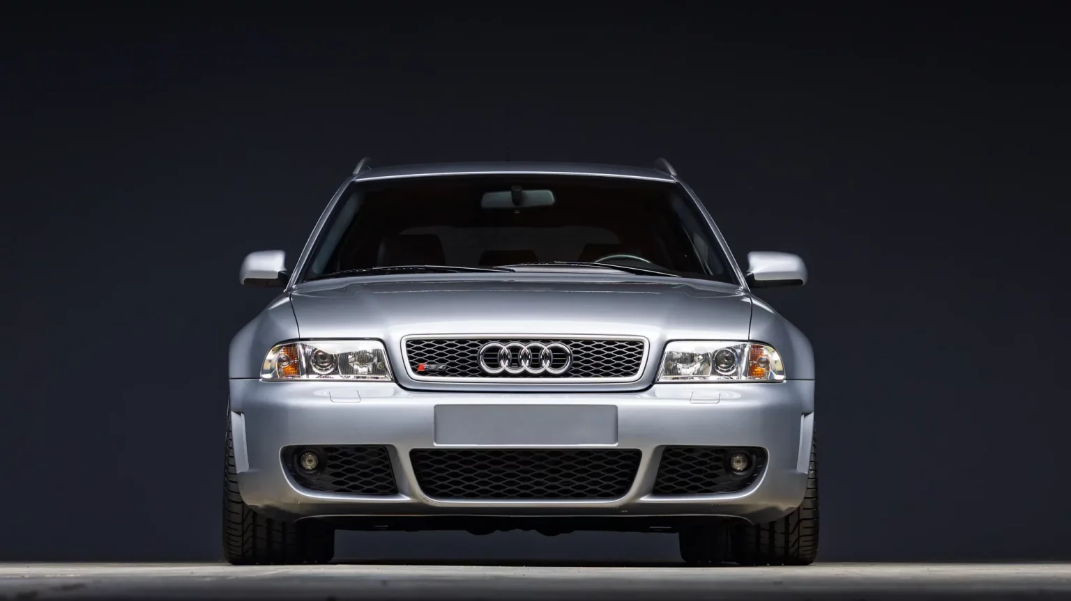 2001-Audi-RS4-Avant-BaT-5-1536x863.webp