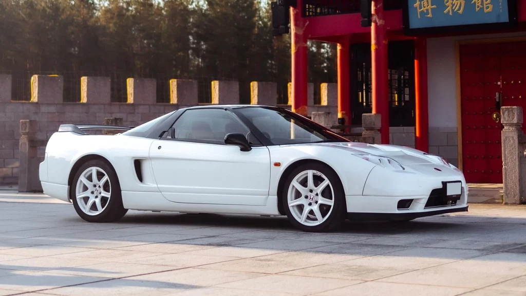El Honda NSX que está llamado a batir récords: Su precio apunta a los 7 dígitos 1 Motor16 2003 Honda NSX-R NA2. Broad Arrow. Imagen delantera.