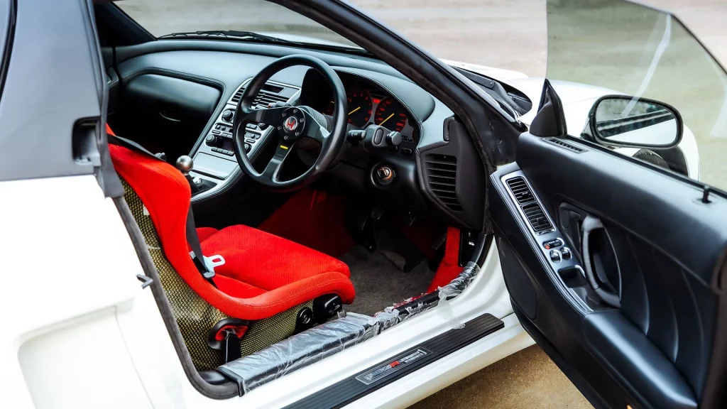 El Honda NSX que está llamado a batir récords: Su precio apunta a los 7 dígitos 2 Motor16 2003 Honda NSX-R NA2. Broad Arrow. Imagen interior.