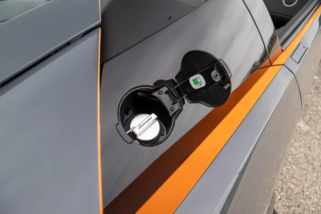 El detalle que encierra este Lamborghini Murciélago para haber costado lo que un Revuelto 19 Motor16 2010 lamborghini murcielago lp650 4 roadster 12 Motor16
