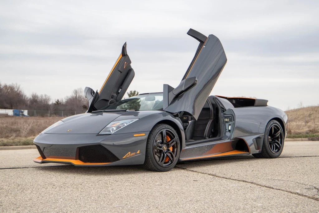El detalle que encierra este Lamborghini Murciélago para haber costado lo que un Revuelto 7 Motor16 2010 lamborghini murcielago lp650 4 roadster 13 Motor16