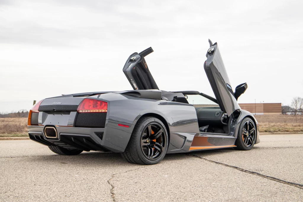 El detalle que encierra este Lamborghini Murciélago para haber costado lo que un Revuelto 12 Motor16 2010 lamborghini murcielago lp650 4 roadster 14 Motor16