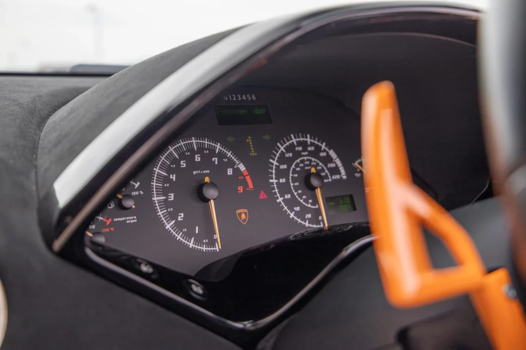 El detalle que encierra este Lamborghini Murciélago para haber costado lo que un Revuelto 26 Motor16 2010 lamborghini murcielago lp650 4 roadster 16 Motor16
