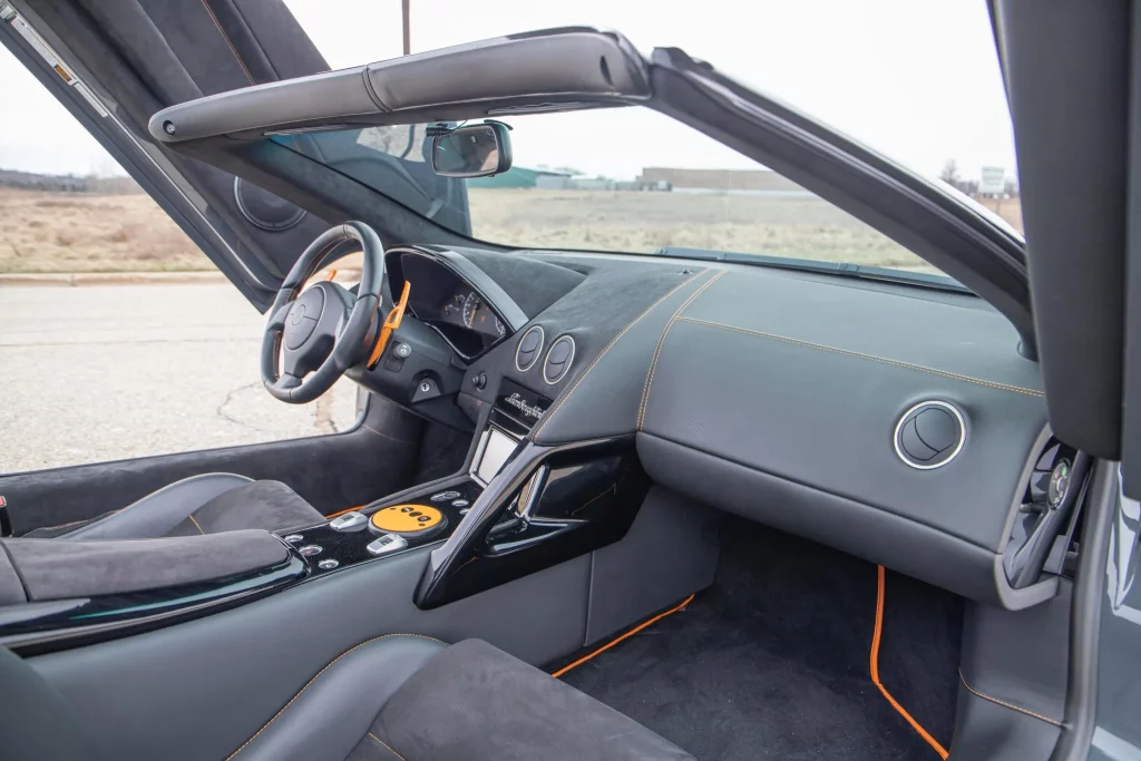 El detalle que encierra este Lamborghini Murciélago para haber costado lo que un Revuelto 23 Motor16 2010 lamborghini murcielago lp650 4 roadster 19 Motor16