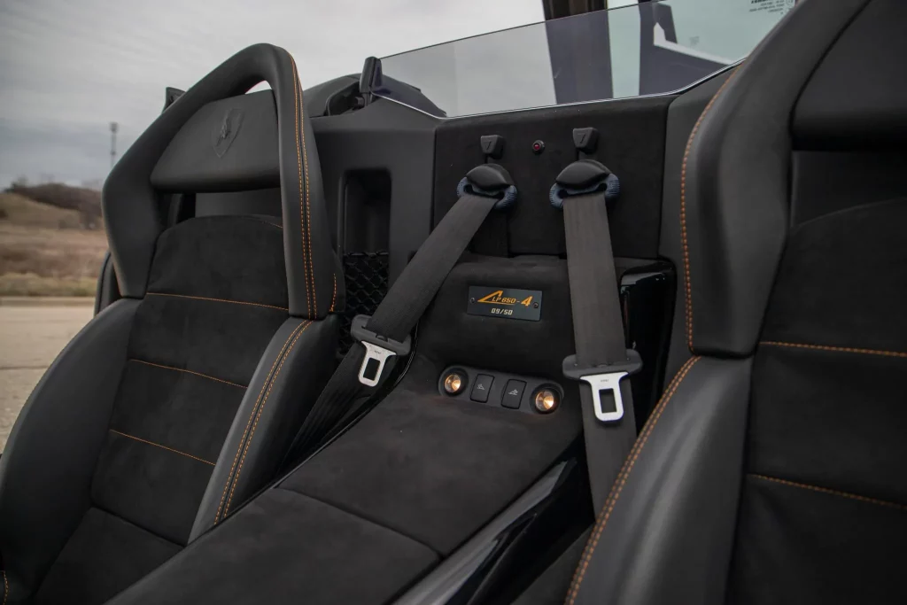 El detalle que encierra este Lamborghini Murciélago para haber costado lo que un Revuelto 27 Motor16 2010 lamborghini murcielago lp650 4 roadster 21 Motor16