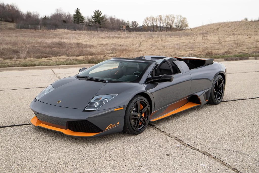 El detalle que encierra este Lamborghini Murciélago para haber costado lo que un Revuelto 1 Motor16 2010 Lamborghini Murciélago LP650-4 Roadster. BaT. Imagen delantera.
