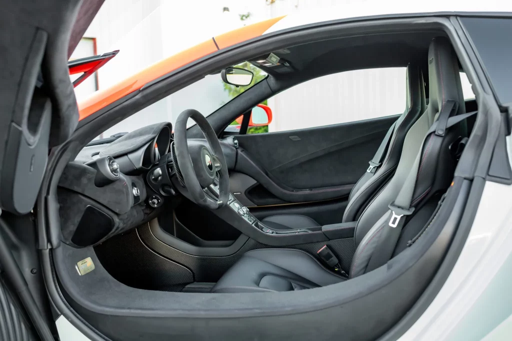 Cuando pintar tu Mclaren 675LT como un paquete de tabaco cuesta una fortuna y no es una buena idea 28 Motor16 2016 McLaren 675LT Marlboro BaT 11 Motor16