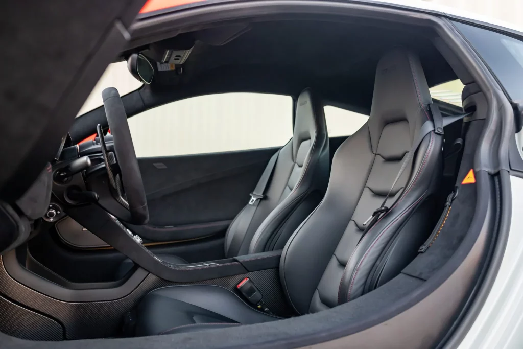 Cuando pintar tu Mclaren 675LT como un paquete de tabaco cuesta una fortuna y no es una buena idea 29 Motor16 2016 McLaren 675LT Marlboro BaT 16 Motor16