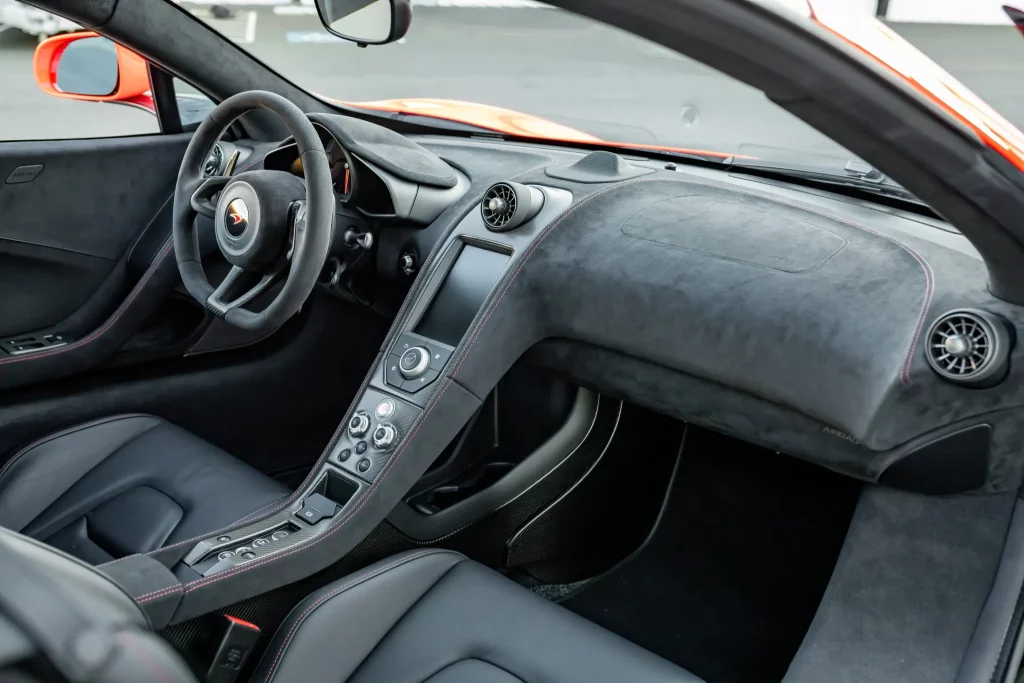 Cuando pintar tu Mclaren 675LT como un paquete de tabaco cuesta una fortuna y no es una buena idea 27 Motor16 2016 McLaren 675LT Marlboro BaT 18 Motor16