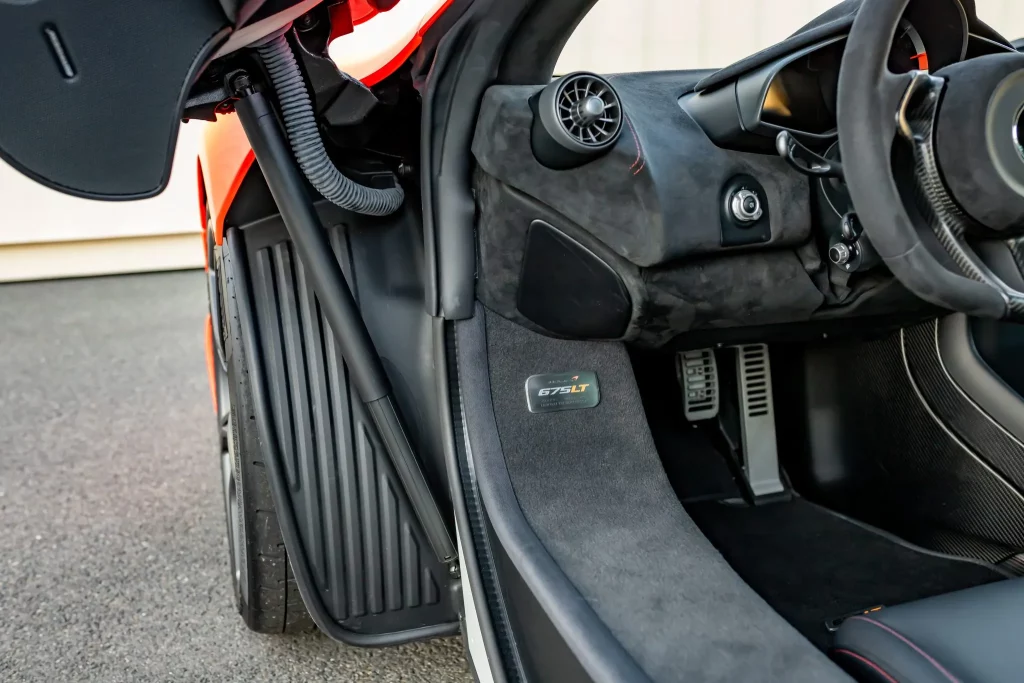 Cuando pintar tu Mclaren 675LT como un paquete de tabaco cuesta una fortuna y no es una buena idea 31 Motor16 2016 McLaren 675LT Marlboro BaT 19 Motor16
