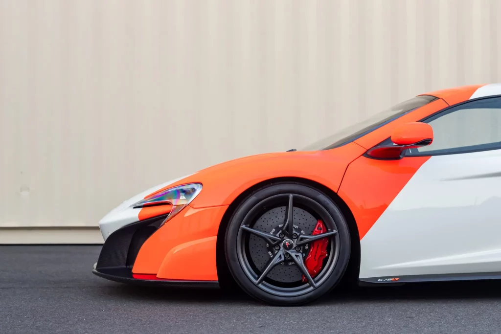 Cuando pintar tu Mclaren 675LT como un paquete de tabaco cuesta una fortuna y no es una buena idea 20 Motor16 2016 McLaren 675LT Marlboro BaT 25 Motor16