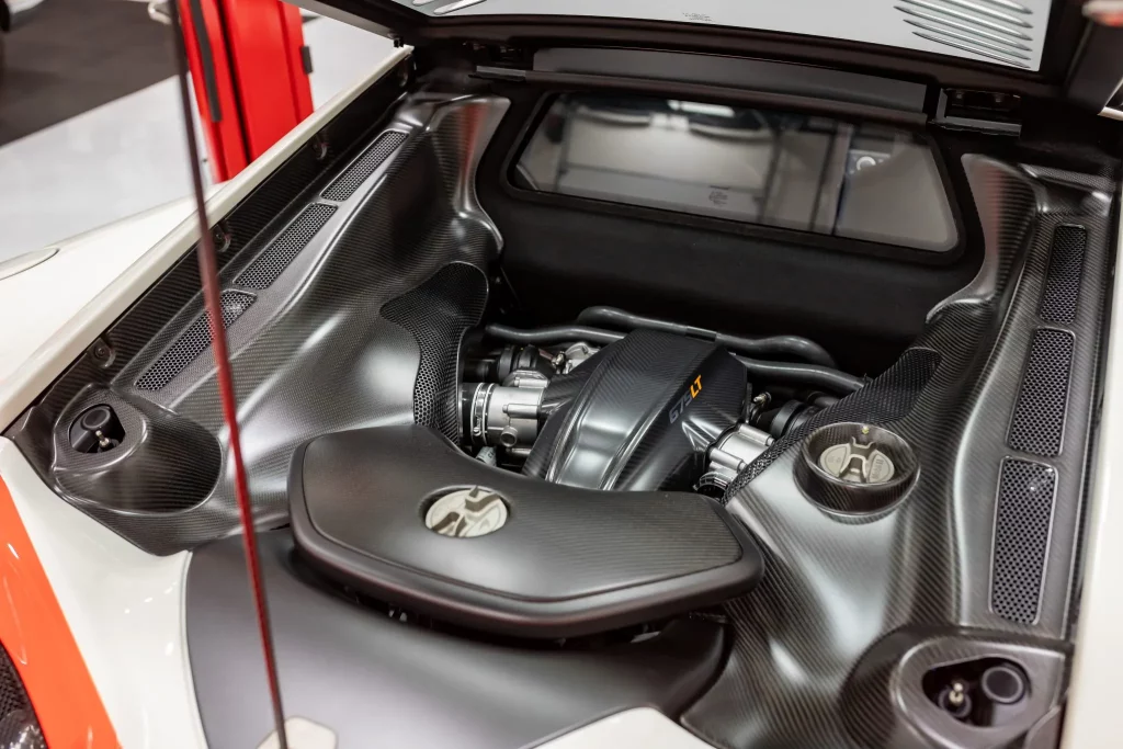 Cuando pintar tu Mclaren 675LT como un paquete de tabaco cuesta una fortuna y no es una buena idea 38 Motor16 2016 McLaren 675LT Marlboro BaT 31 Motor16