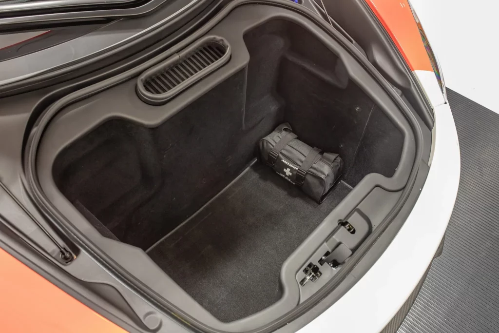 Cuando pintar tu Mclaren 675LT como un paquete de tabaco cuesta una fortuna y no es una buena idea 36 Motor16 2016 McLaren 675LT Marlboro BaT 32 Motor16