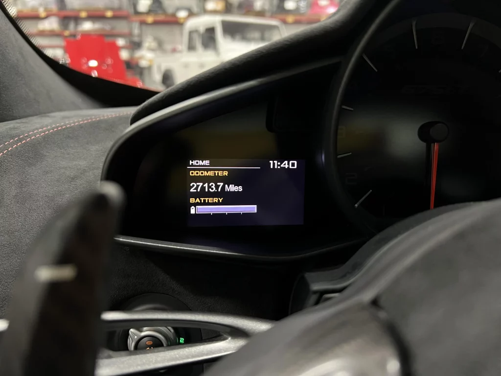 Cuando pintar tu Mclaren 675LT como un paquete de tabaco cuesta una fortuna y no es una buena idea 39 Motor16 2016 McLaren 675LT Marlboro BaT 34 Motor16