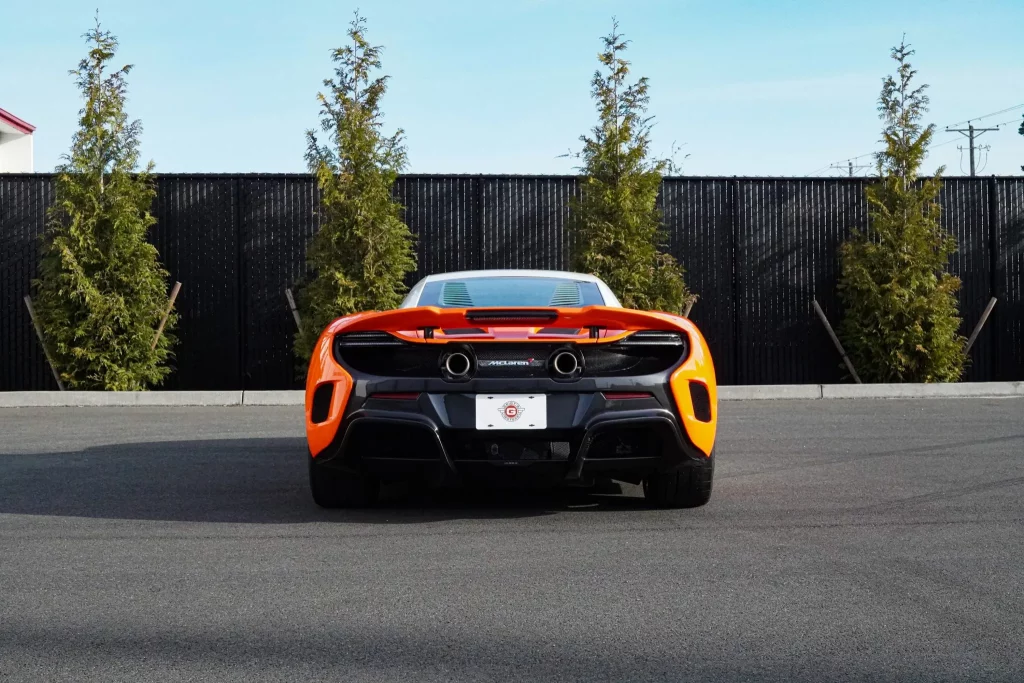 Cuando pintar tu Mclaren 675LT como un paquete de tabaco cuesta una fortuna y no es una buena idea 13 Motor16 2016 McLaren 675LT Marlboro BaT 4 Motor16