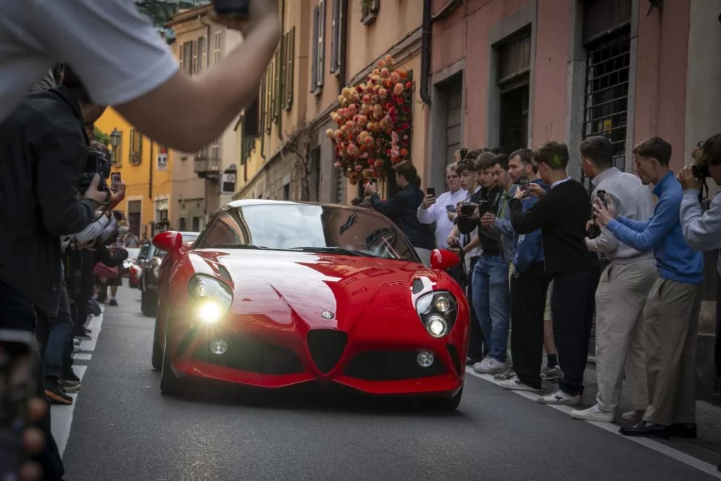 Zagato crea un Alfa Romeo 8C como nunca antes lo habías visto 3 Motor16 2025 Alfa Romeo 8C DoppiaCoda Zagato. Imagen movimiento.