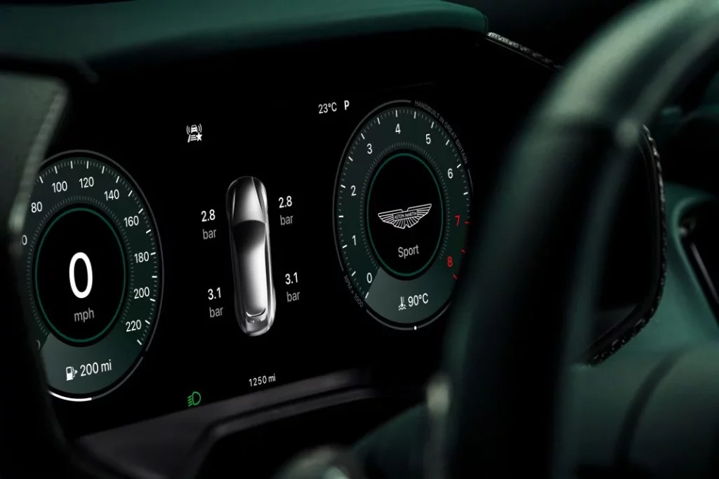 Lo más avanzado de Apple CarPlay llega a Aston Martin 8 Motor16 2025 Aston Martin Apple CarPlay Ultra 5 Motor16
