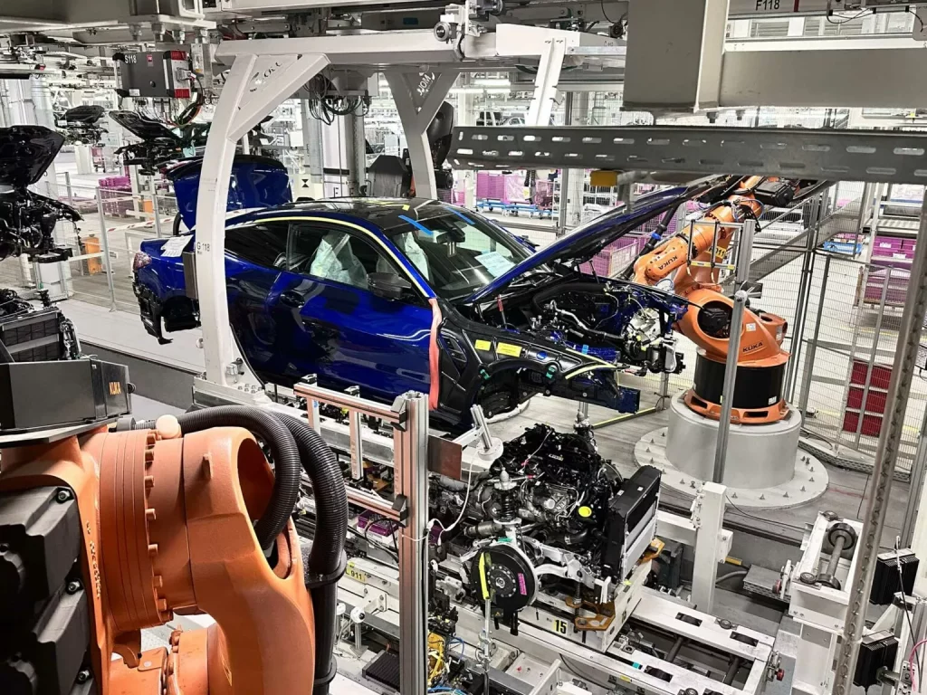 El secreto mejor guardado del M4 CS que BMW regaló a Valentino Rossi 20 Motor16 2025 BMW M4 CS Edition VR46 fabrica 16 Motor16