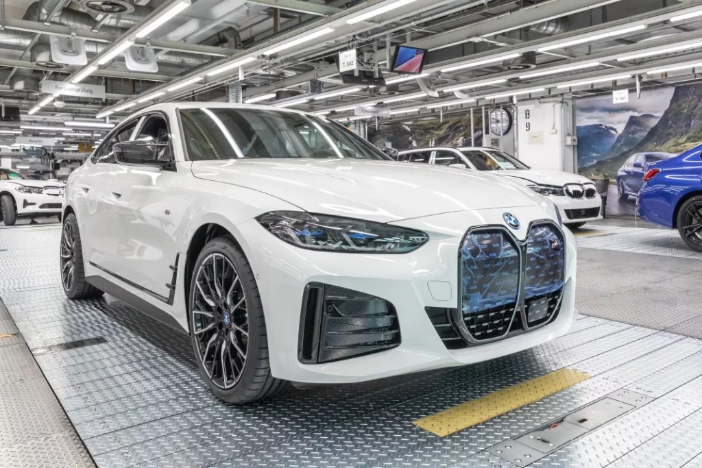 2025 BMW electrificacion 1 Motor16