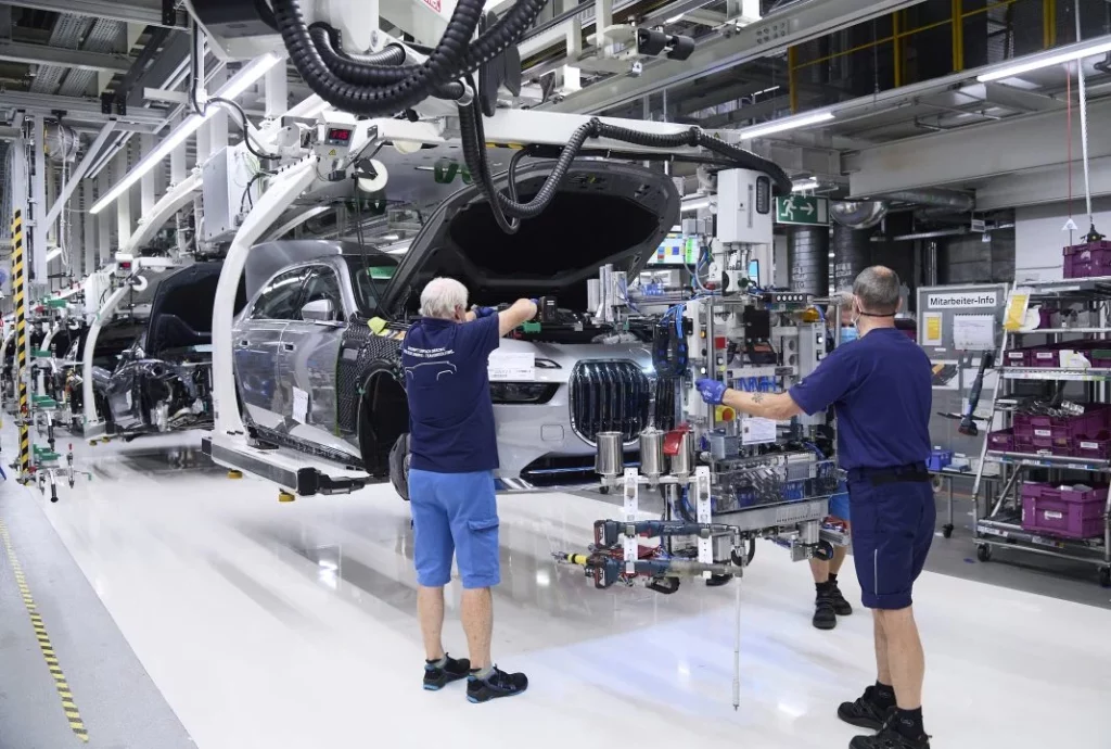 2025 BMW 3 millones electrificados. Imagen fabrica.