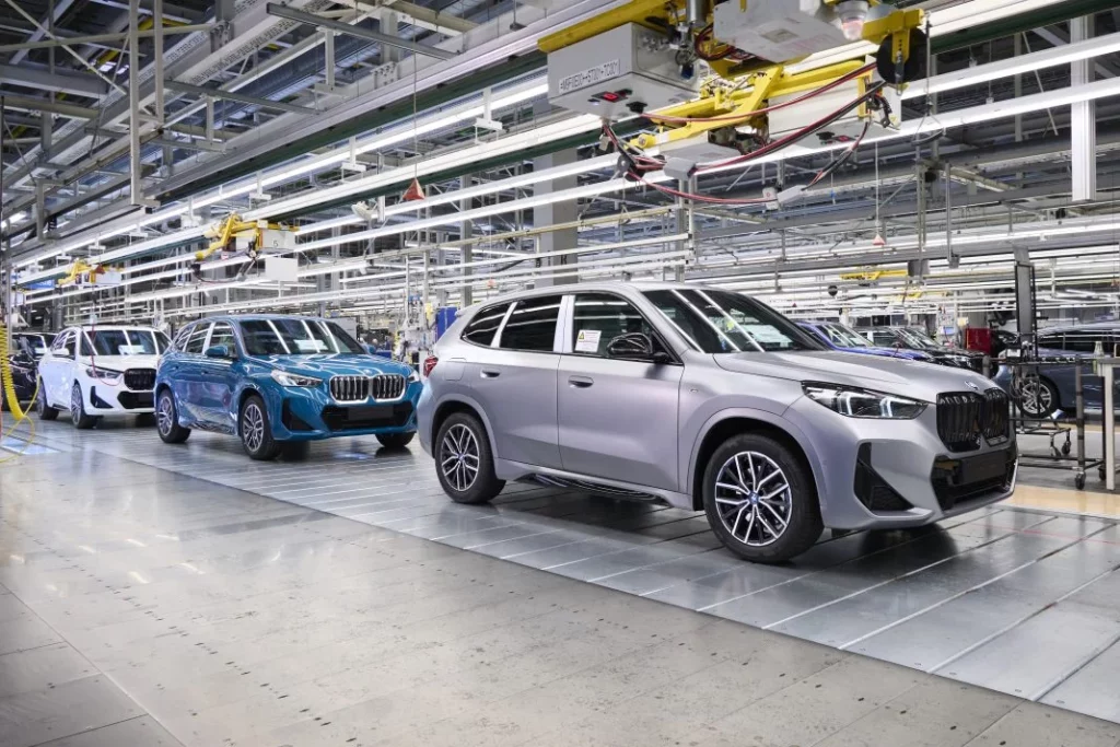 2025 BMW electrificacion 12 Motor16
