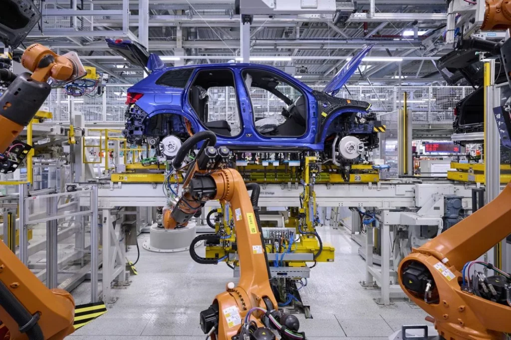 2025 BMW electrificacion 14 Motor16