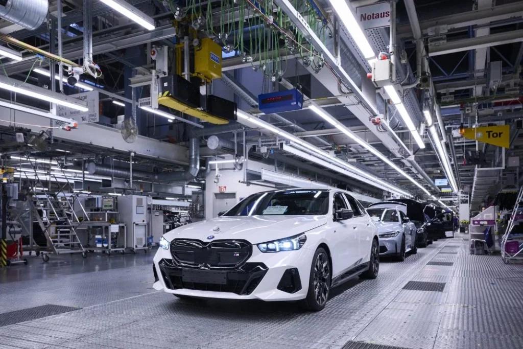 2025 BMW electrificacion 16 Motor16