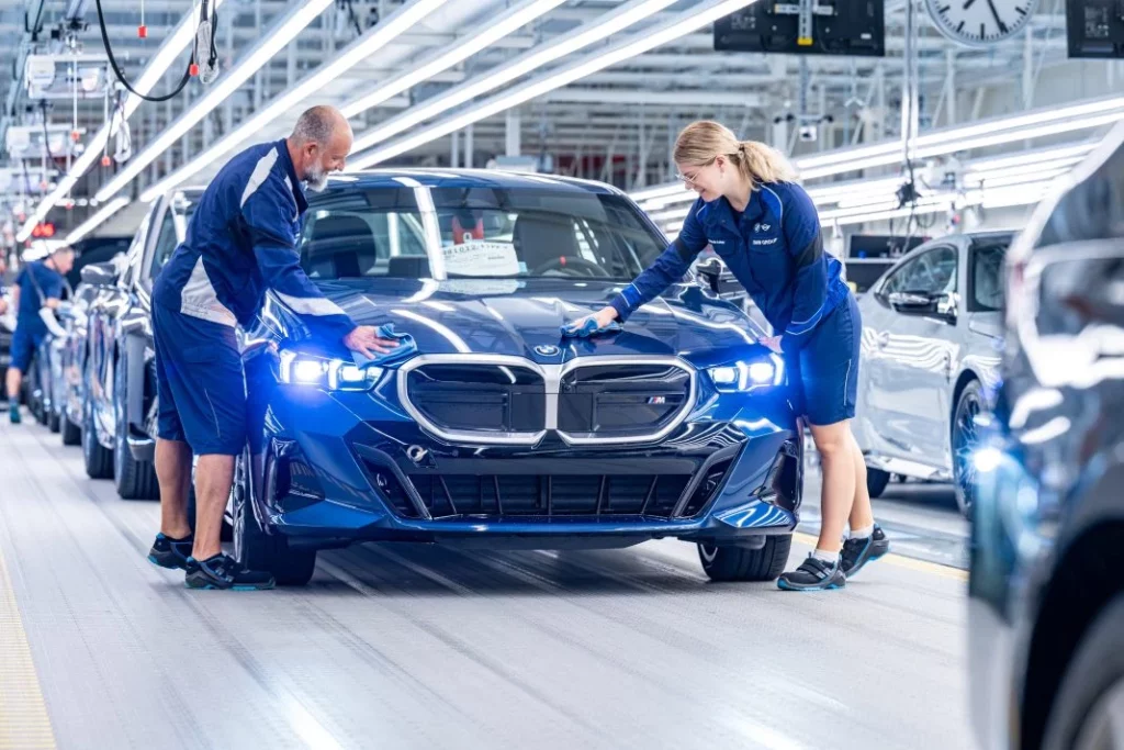 2025 BMW electrificacion 17 Motor16