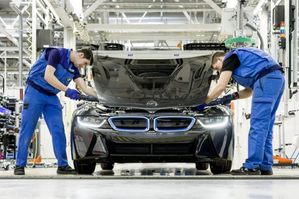 2025 BMW electrificacion 4 Motor16