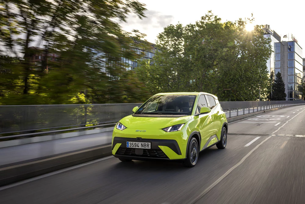 BYD Dolphin Surf: Conducimos un utilitario eléctrico que está llamado a ser 'best seller' 3 Motor16 2025 BYD Dolphin Surf. Al Volante. Imagen movimiento.