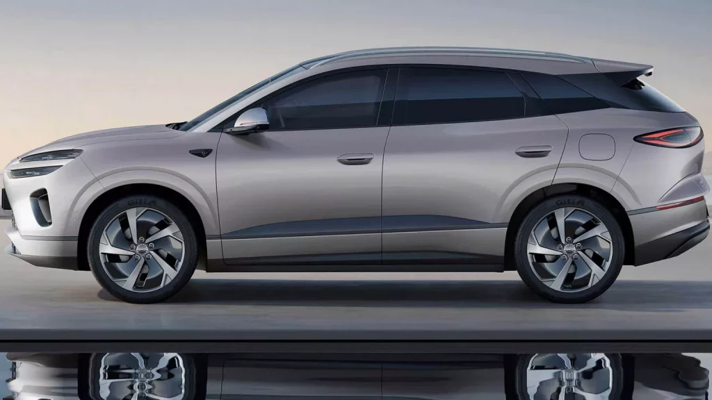 2025 BYD Sealion 6. China. Imagen lateral.