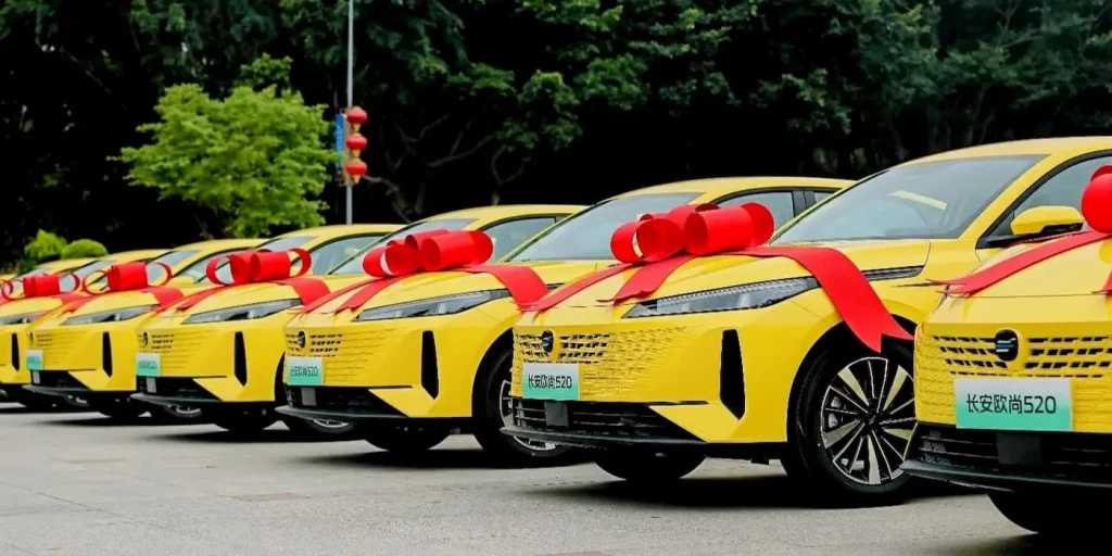 CATL da con la clave para 'cargar' en 100 segundos las baterías de tu coche eléctrico 2 Motor16 2025 Changan taxi eléctrico. CATL. Imagen.
