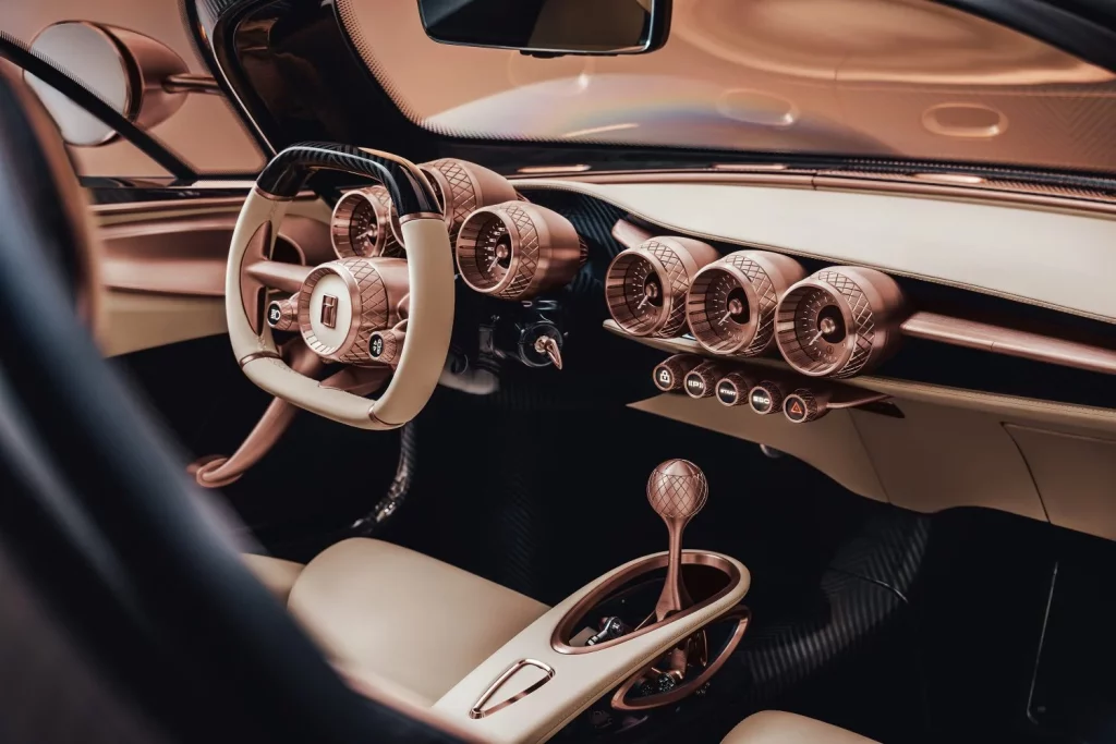 2025 De Tomaso P72. DT001. Imagen interior.