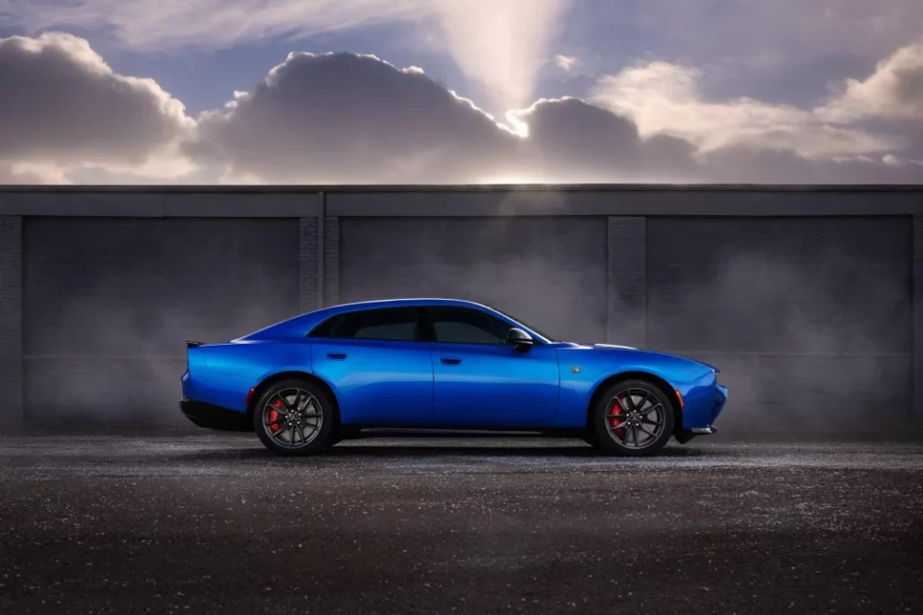 2025 Dodge Charger Daytona 4 puertas 1 Motor16