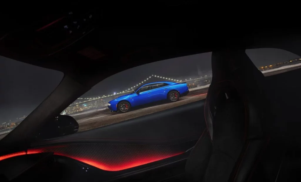 2025 Dodge Charger Daytona 4 puertas 14 Motor16