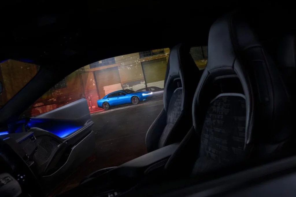 2025 Dodge Charger Daytona 4 puertas 15 Motor16