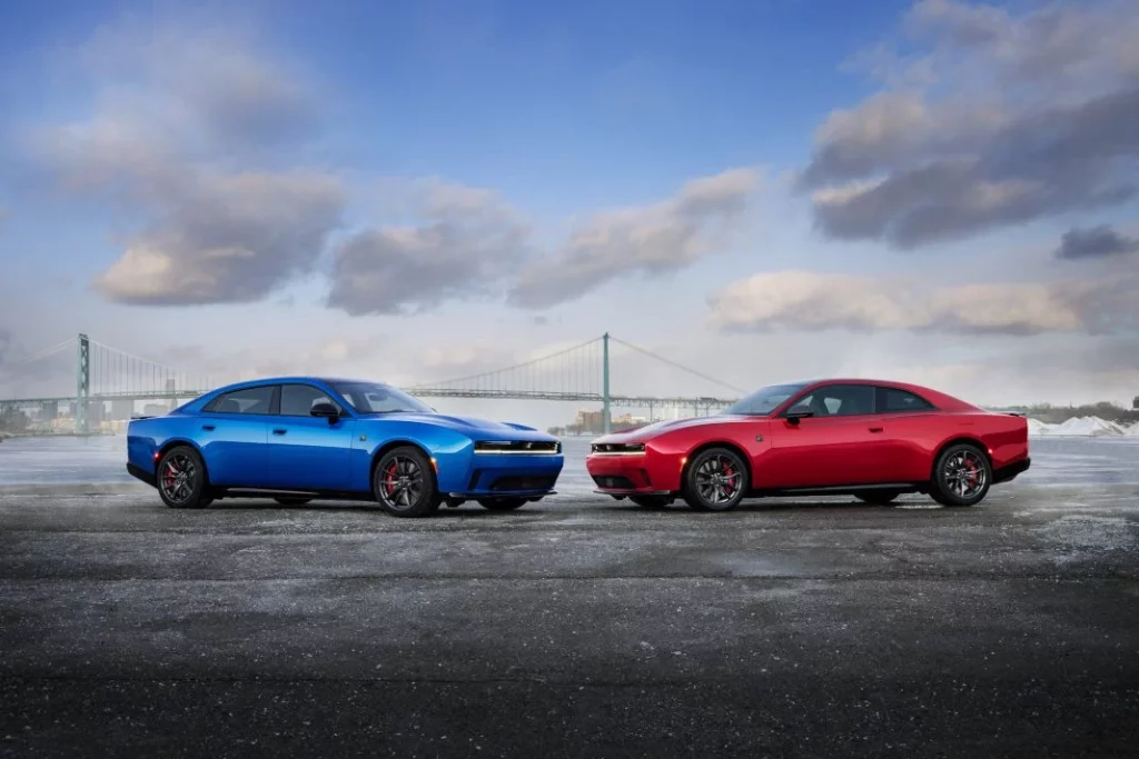 2025 Dodge Charger Daytona Sedán. Imagen.