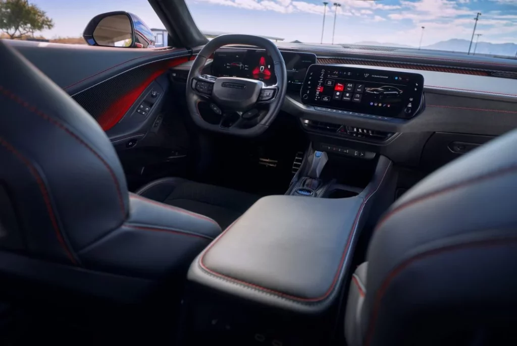 2025 Dodge Charger Daytona Sedán. Imagen interior.