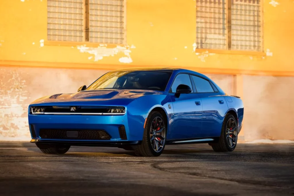 2025 Dodge Charger Daytona 4 puertas 5 Motor16