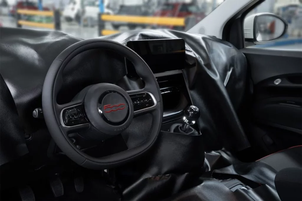 Las primeras unidades del Fiat 500 Hybrid ya salen de la mítica planta de Mirafiori en Turín 7 Motor16 2025 Fiat 500 Hybrid Mirafiori 3 Motor16