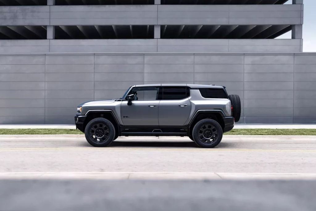 Las mejoras del GMC Hummer EV para acelerar de 0 a 100 en tres segundos 3 Motor16 2025 GMC Hummer EV. Imagen lateral.