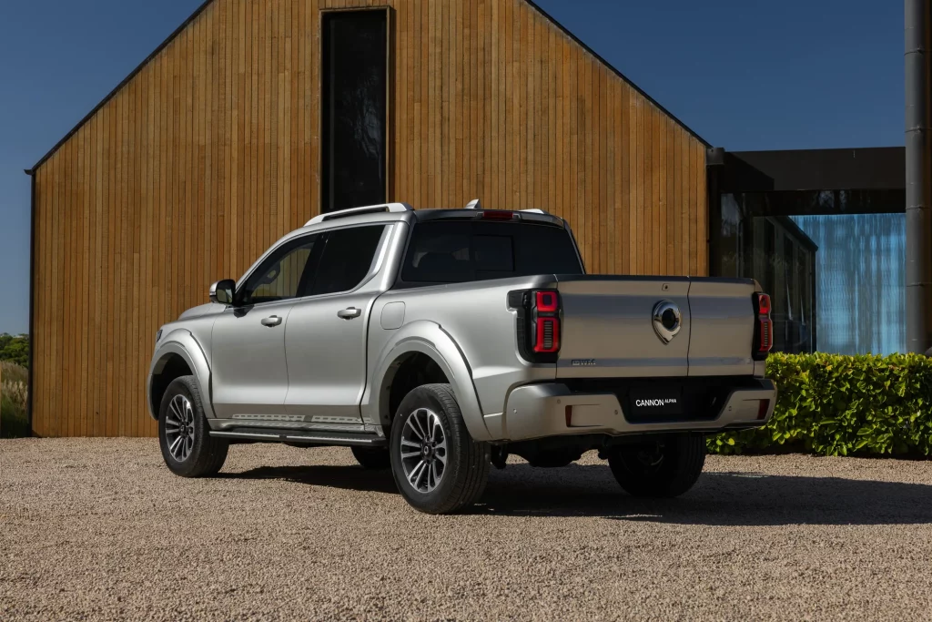 2025 GWM Cannon Alpha PHEV. Imagen trasera.