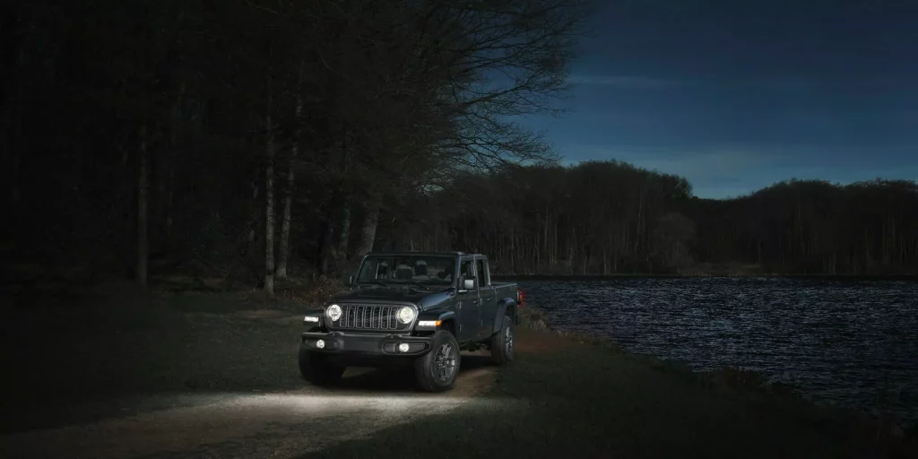 2025 Jeep Gladiator Dark Sky. Imagen delantera.