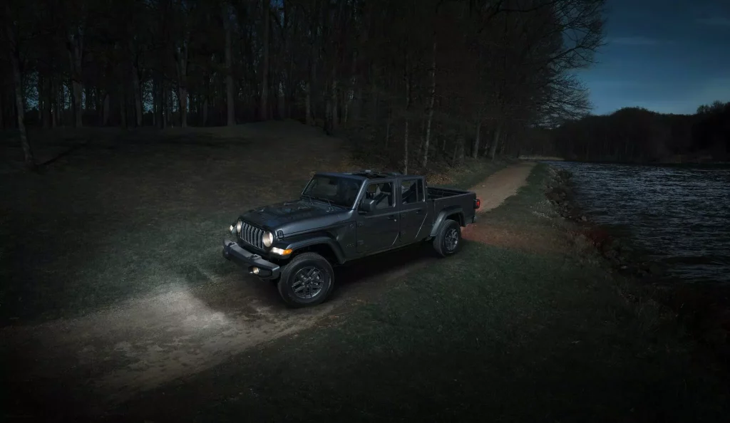 2025 Jeep Gladiator Dark Sky 3 Motor16