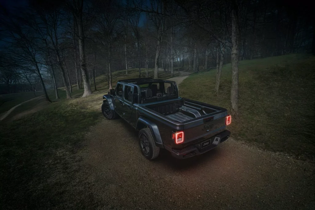 2025 Jeep Gladiator Dark Sky. Imagen trasera.