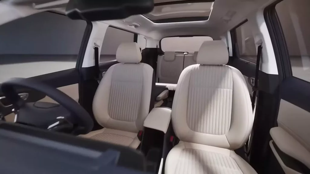 Kia Carens Clavis: El monovolumen low cost que quería ser SUV eléctrico 17 Motor16 2025 Kia Carens Clavis 4 Motor16