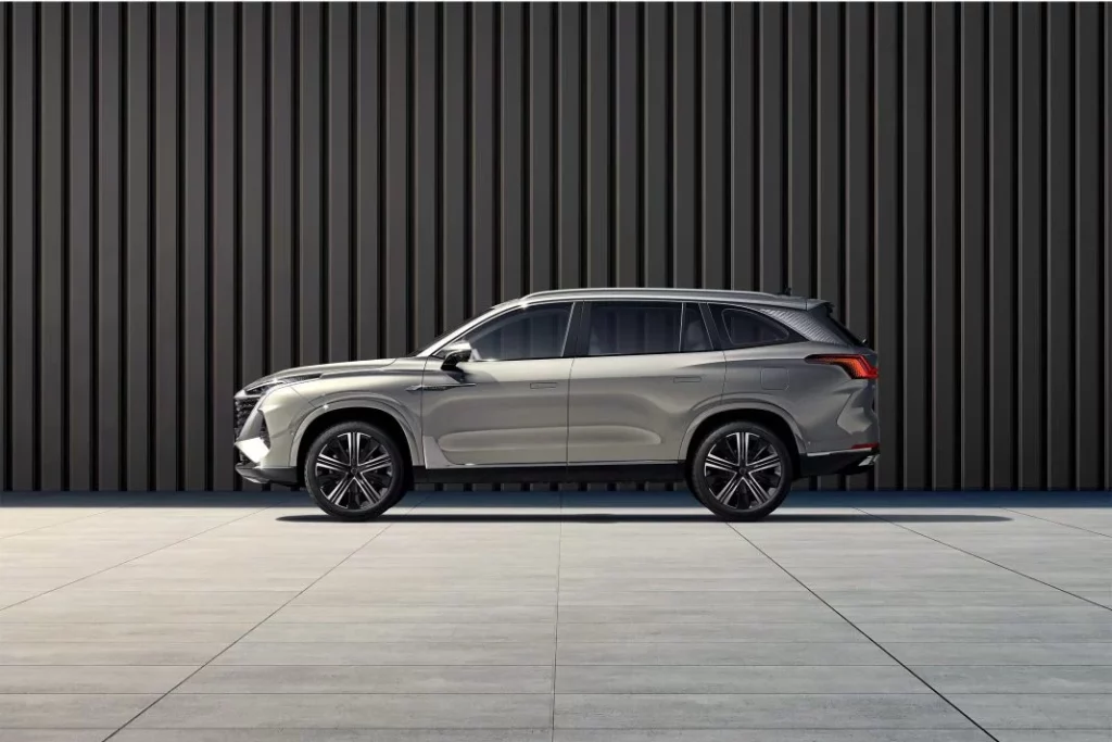 MG QS: El enorme SUV de 7 plazas que solo cuesta 27.000 euros 12 Motor16 2025 MG QS SUV Motor16