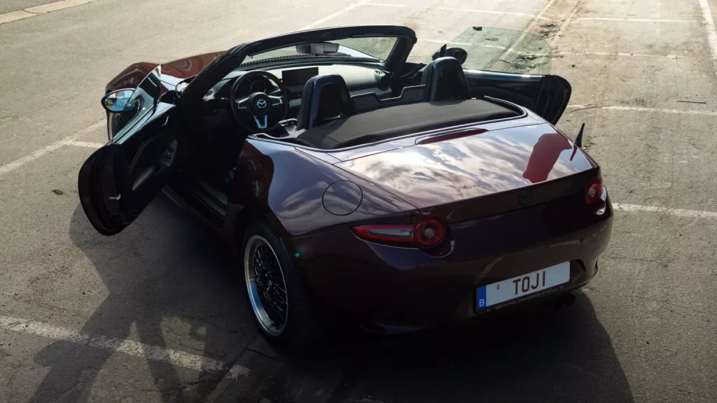 2025 Mazda MX-5 Toji. Imagen trasera.